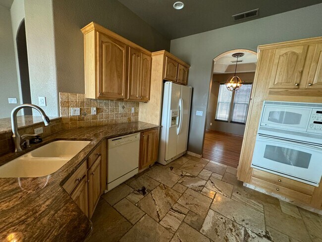 Foto del edificio - Wingfield Springs, Large 4 bedroom 4 bath ...