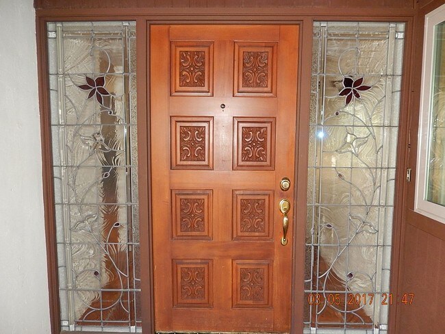 Foto del edificio - Need a short term unfurnished Rental?