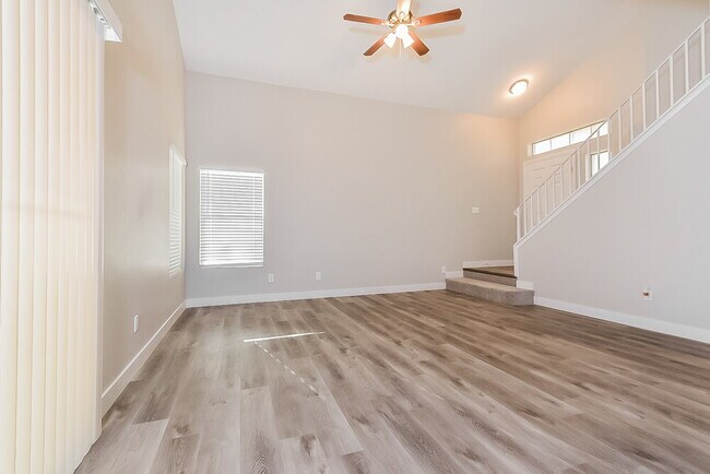 Foto del edificio - 1218 Cobble Lake Ave