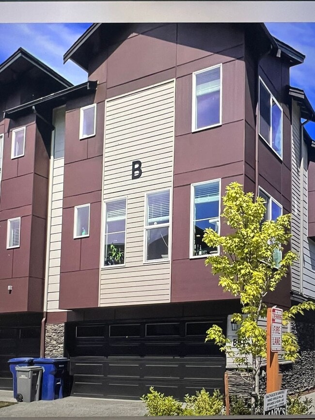 Building Photo - 15720 Meadow Rd