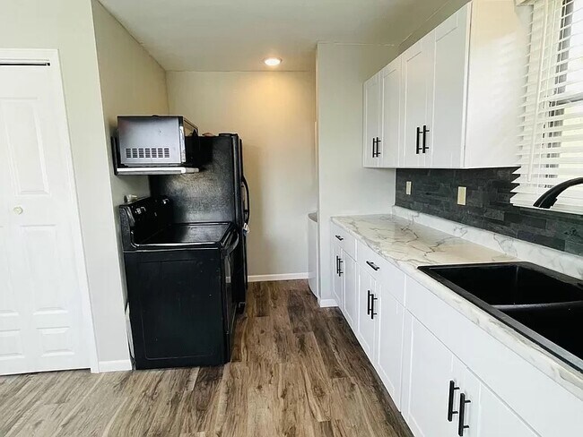 Kitchen - 54 Banks Blvd
