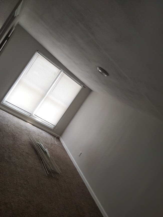 Building Photo - 418 Holly Dr SE