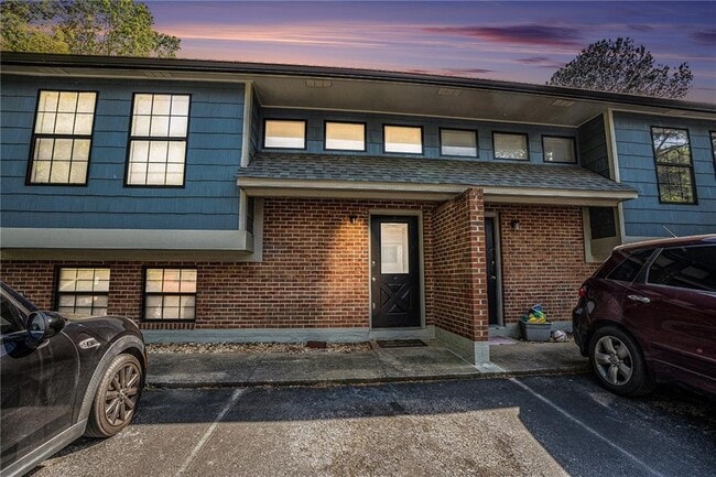 Building Photo - 1205 Natchez Trce SW
