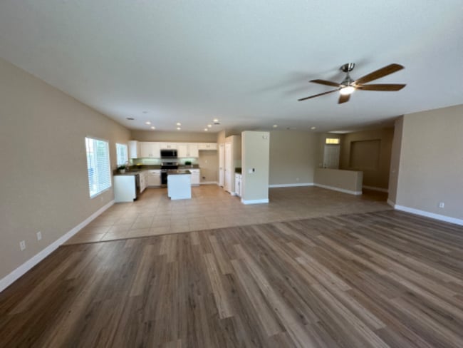 Foto del edificio - 9146 Silver Star Ave