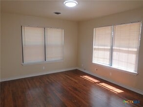 Building Photo - 502 McArthur Dr