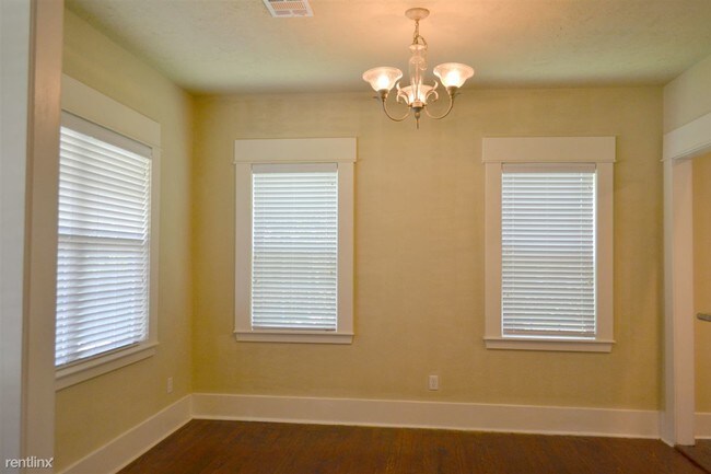 Building Photo - 3 br, 2 bath House - 705 Welsh