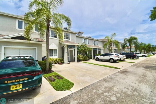 Building Photo - 1380 SW 47th Ave