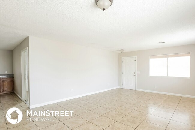 Foto del edificio - 2558 E Broadway Rd