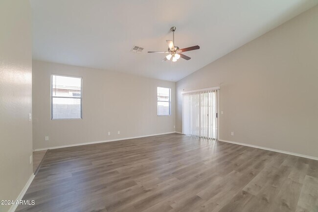 Building Photo - 17039 W Lundberg St