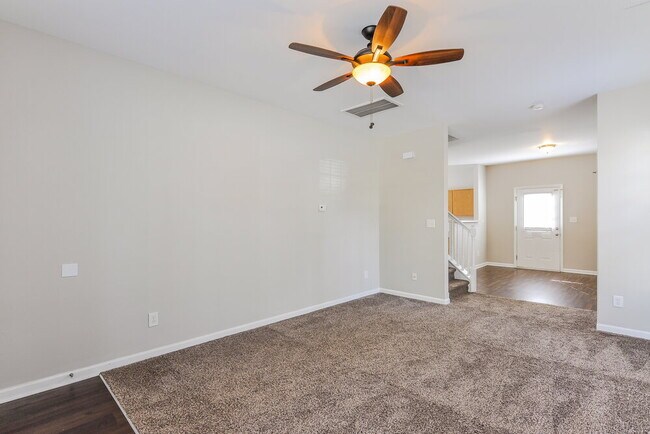 Foto del edificio - 3879 Pin Oak Rd