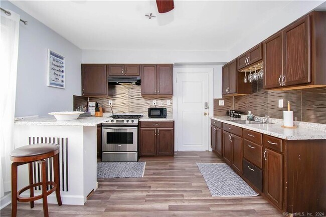 Building Photo - 54 Stonington St