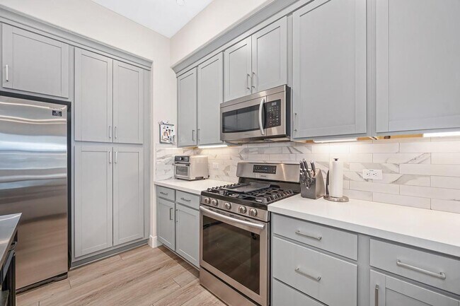 Foto del edificio - 2 Bed 2 Bath (plus a den) Gala Condo