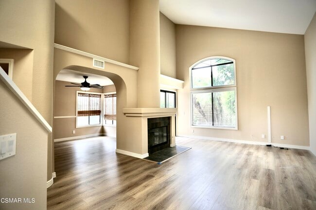 Building Photo - 2704 Simi Hills Ln