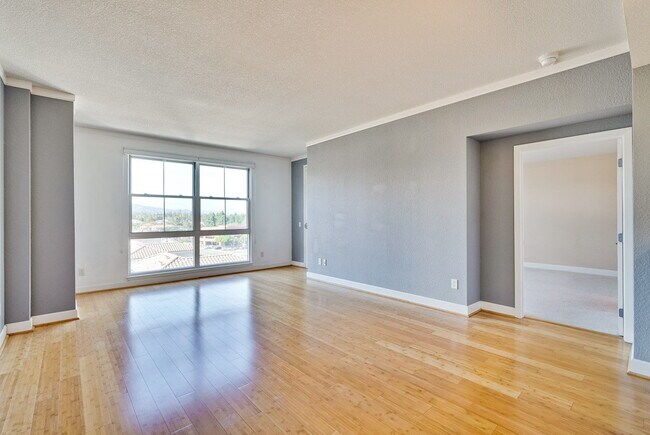 Foto del edificio - Large 2BR/2BA Condo with Spacious Balcony ...