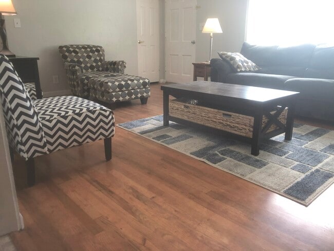 Building Photo - 2418 W Malad St