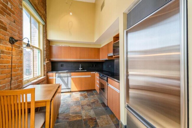 Building Photo - 1 bedroom in Seattle WA 98104