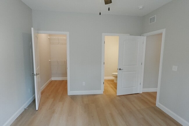 Building Photo - Laurel Ridge