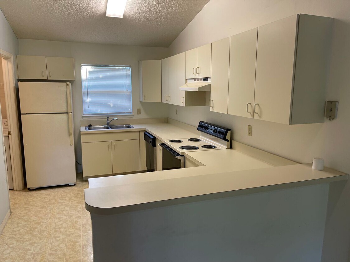Primary Photo - ANNUAL RENTAL - OASIS-2 BED 2 BATH 2ND FLOOR