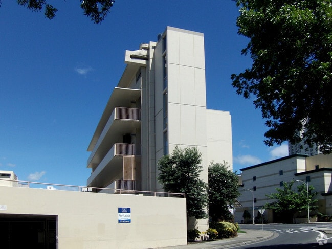 Building Photo - 1521 Kalakaua Ave