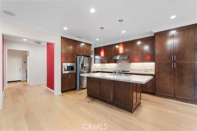 Building Photo - 206 Bancroft