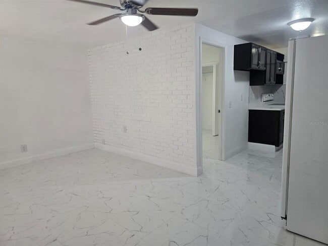 Foto del edificio - 1813 Hacienda Way