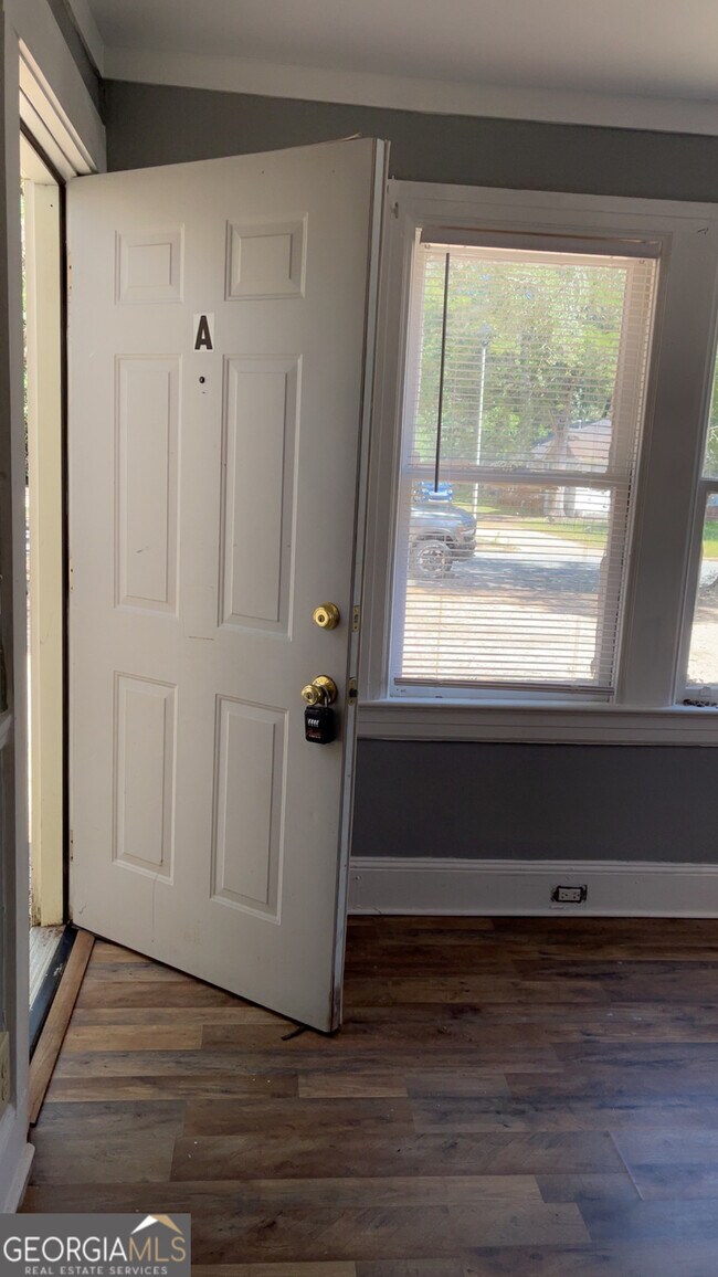 Foto del edificio - 1312 Gillespie Ave