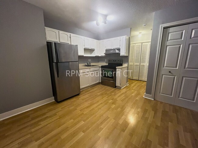 Building Photo - Downtown Wallingford – 1 Bedroom