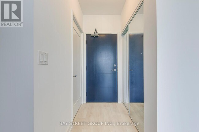 Photo du bâtiment - 75 James St S