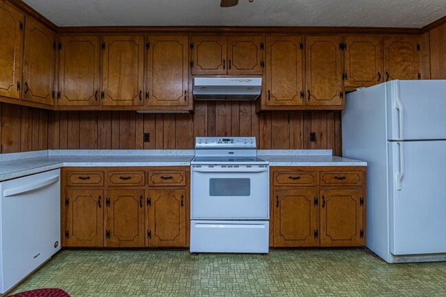 Building Photo - 3 BR | 1.5 BA Brick Home in Mt Olive! *Water/Lawn Care Included*