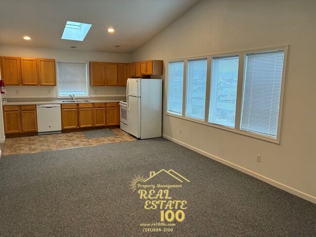 Foto del edificio - 838 SE Oar Ave