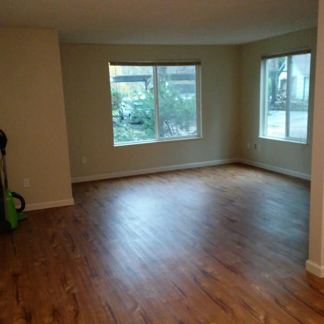 Photo - Cedarcrest Apart - 3 Apartment