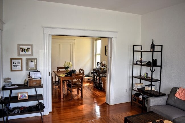 Building Photo - 43 Oakview Ter