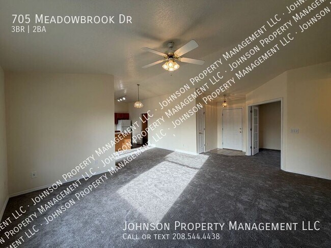 Foto del edificio - 705 Meadowbrook Dr