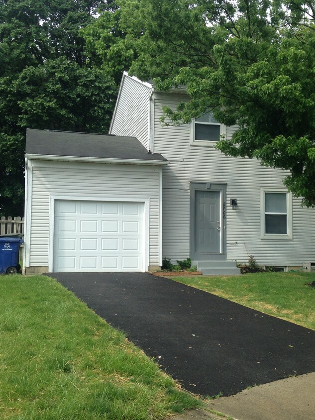2706 Four Seasons Dr, Columbus, OH 43207 Townhome Rentals in Columbus