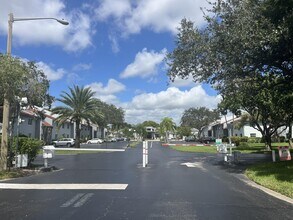 Building Photo - 6600 S Oriole Blvd