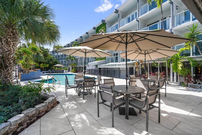 Foto del edificio - 3621 N Ocean Blvd