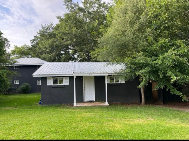 Building Photo - 103 Wesley Dr