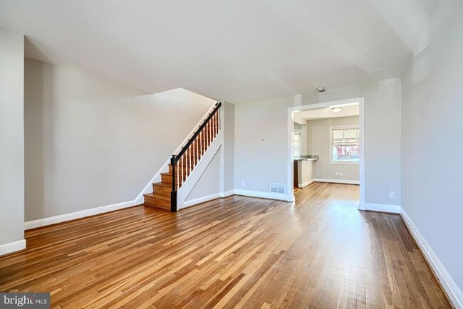 Building Photo - 817 N Marlyn Ave