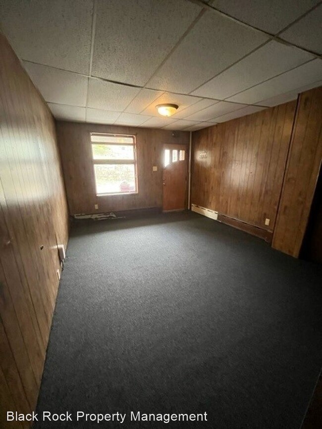 Building Photo - 2 br, 1 bath House - 19 North Walnut Street