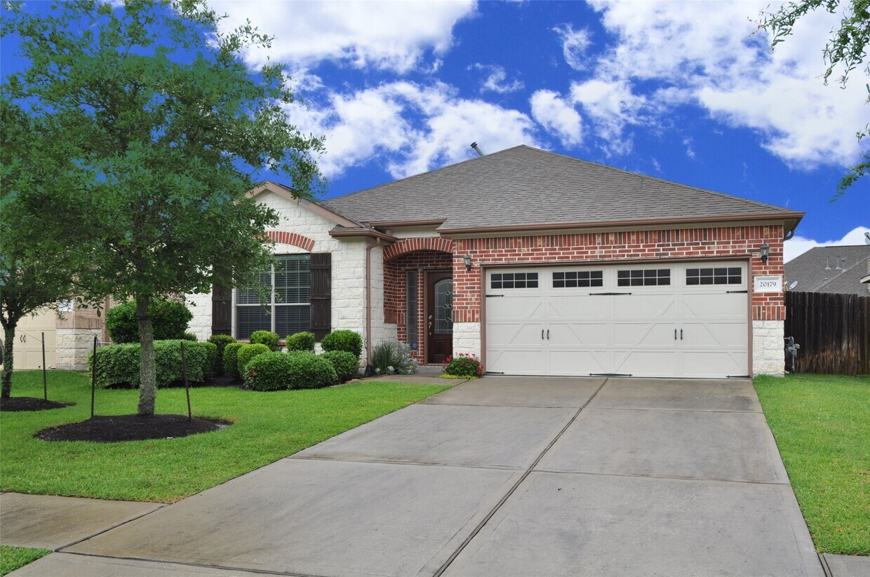 Foto principal - 20179 Royal Orchard Dr