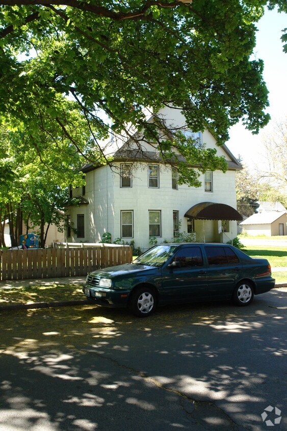Building Photo - 1027 W Augusta Ave