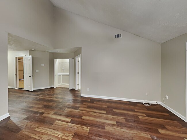 Building Photo - 7850 Dogwood Way