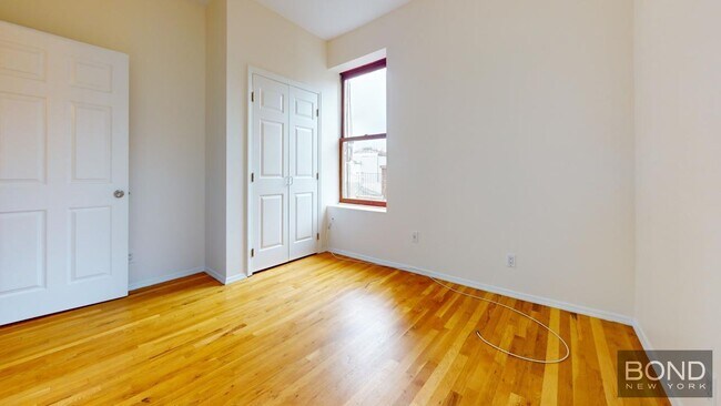 Foto del edificio - 207-209 WEST 11TH STREET-4A