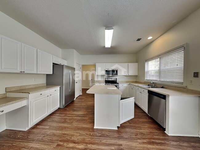 Building Photo - 105 Bay Hill Dr