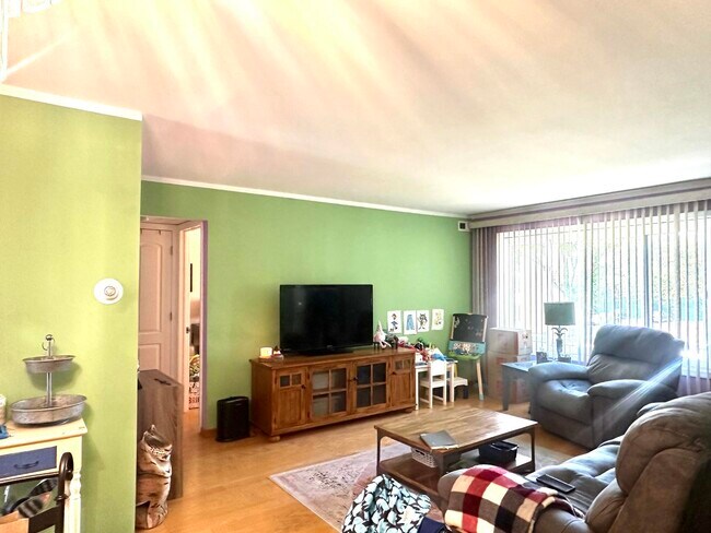Building Photo - 9340 Hamilton Ct