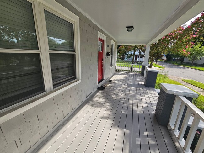 Building Photo - 3000 Peronne Ave