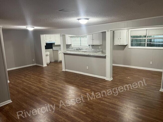 Building Photo - HOME LOCATED IN COVINGTON,TN!!! SECTION 8 ...