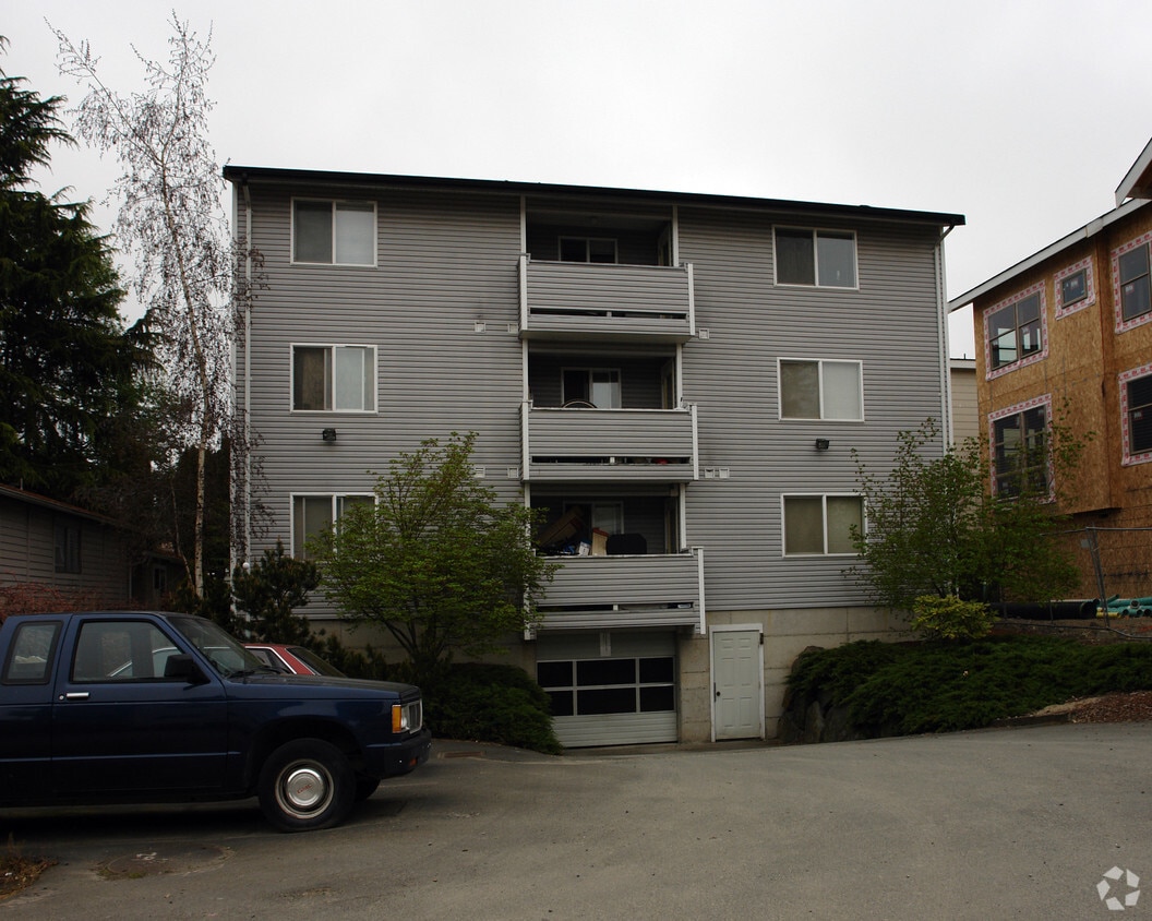 Building Photo - 10531 Stone Ave N