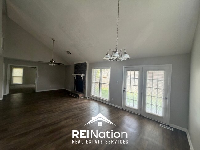 Foto del edificio - Spacious 4BR/3.5BA Huntsville Rental with 2-Car Garage, High Ceilings & Fireplace