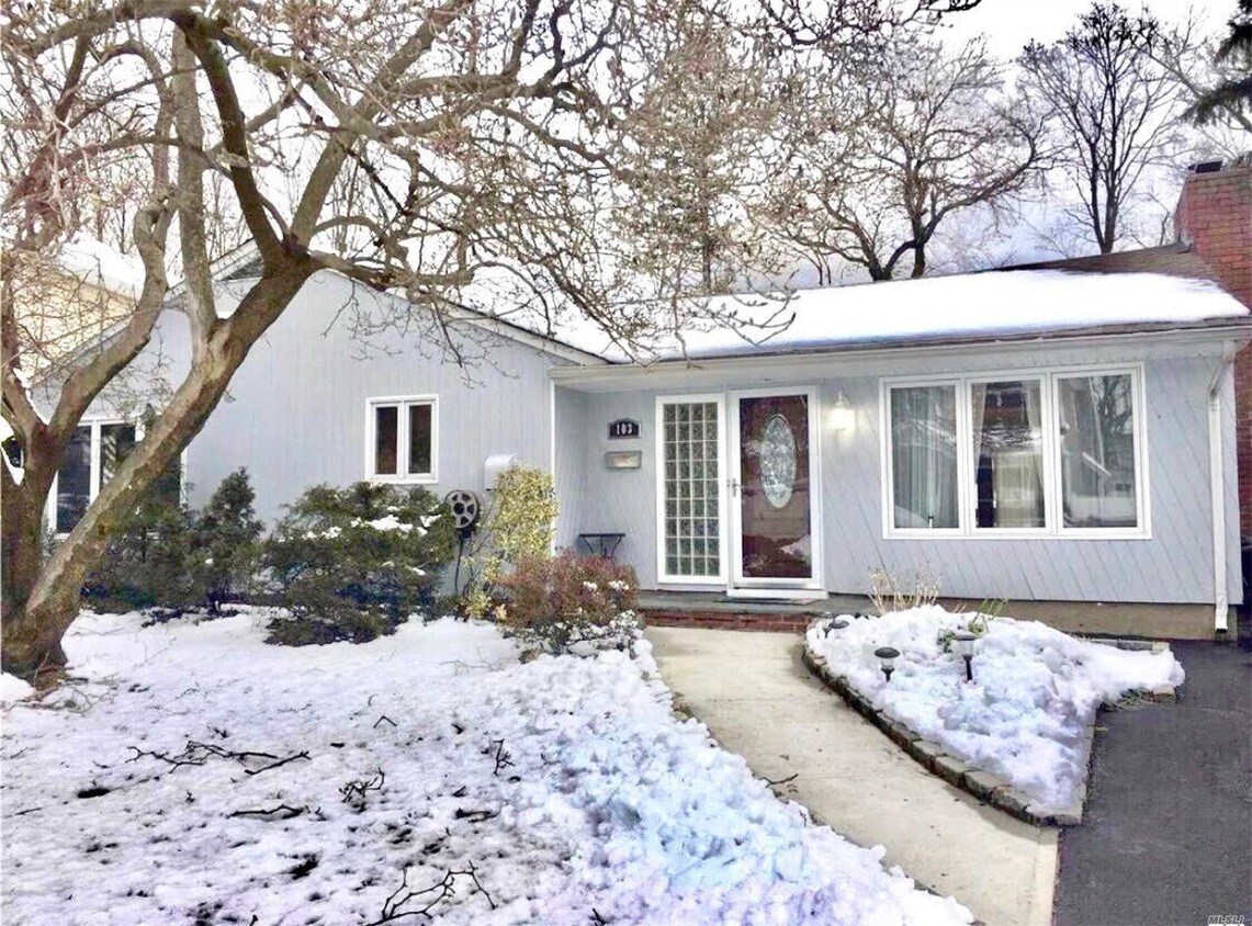 Primary Photo - 103 Southwood Cir